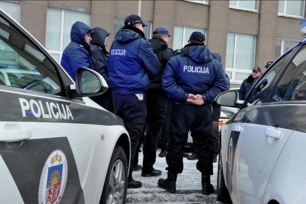 Ar Āboltiņas vīru saistīts uzņēmums smeļ miljonus valsts iepirkumos