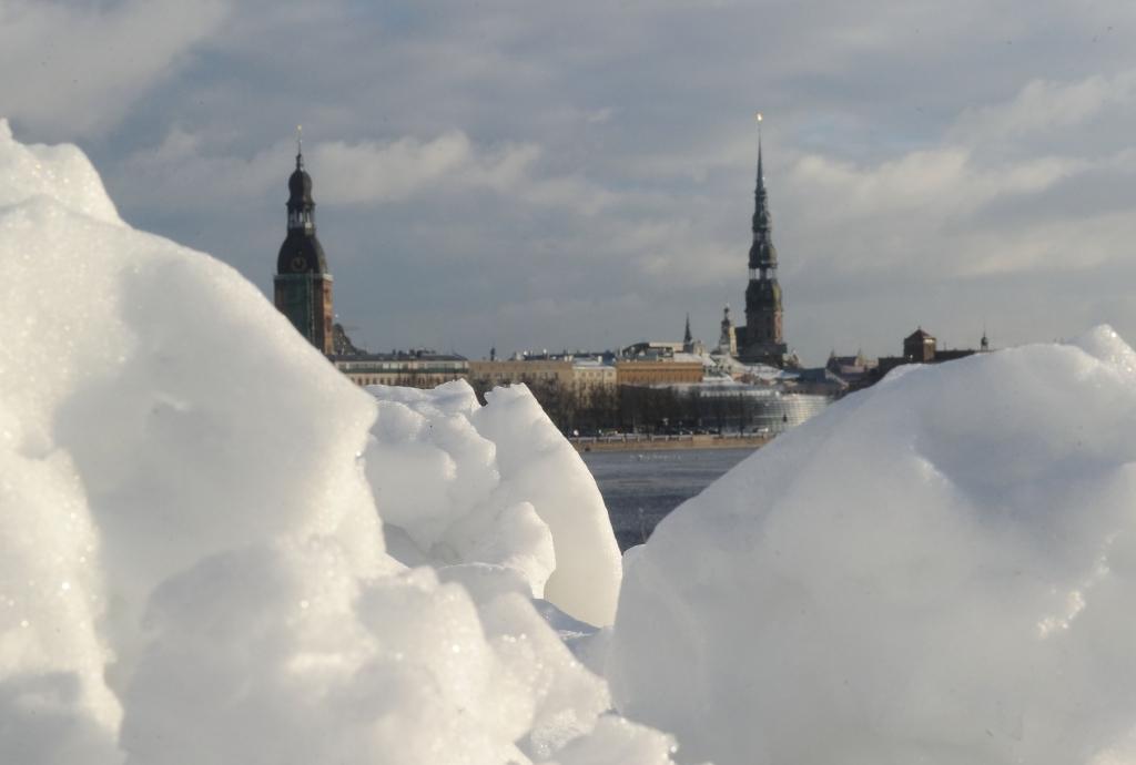 Sniega un biznesa cīņu virpulī 