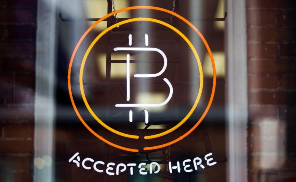 Investors: Bitkoinam investori tic arvien mazāk 