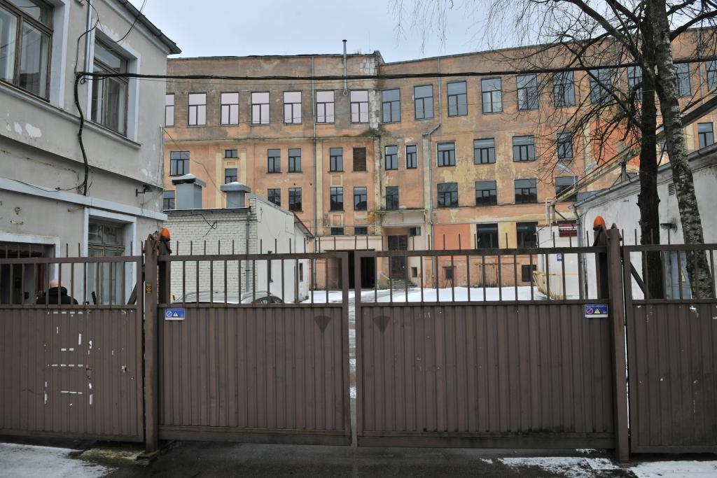 Jaunajam Rīgas teātrim vēl labu laiku nāksies sēdēt uz koferiem