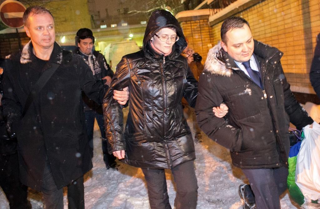 Krievijā valsts nodevībā apsūdzētā septiņu bērnu māte izlaista no cietuma