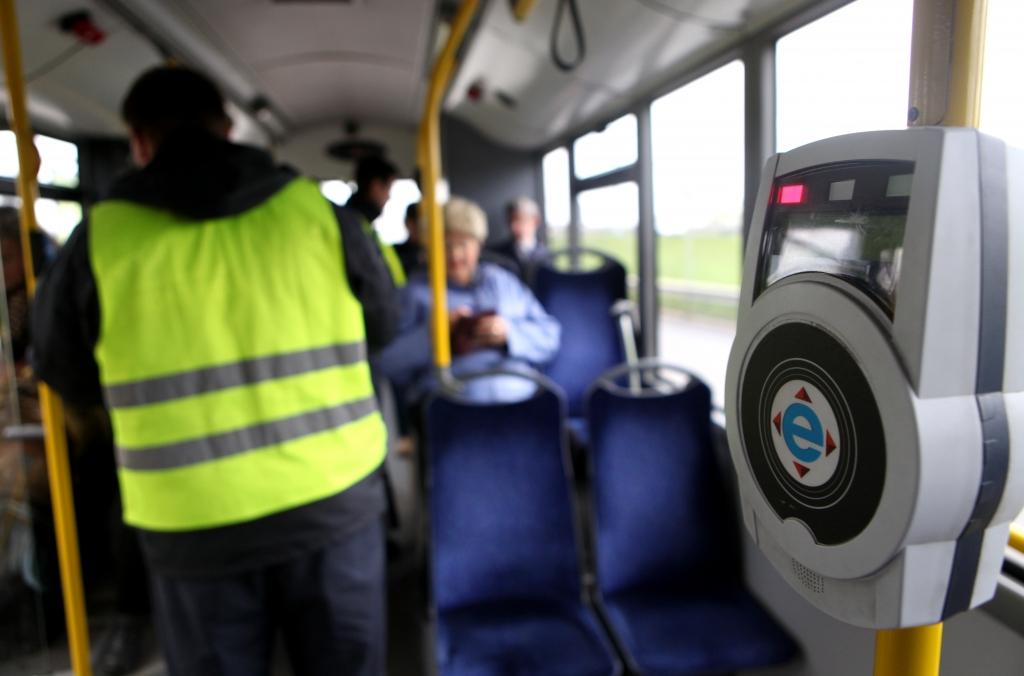 Rīgas satiksmes kontrolieri "pievelk grožus"