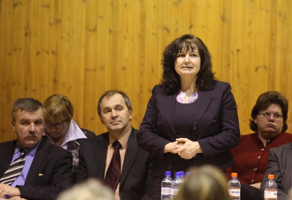 Nolemj uzteikt darbu izpilddirektorei