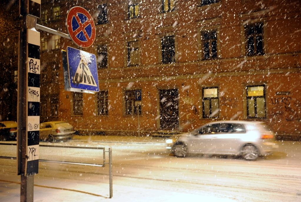 Jūrmalā uz gājēju pārejas notriekts 15 gadus vecs zēns