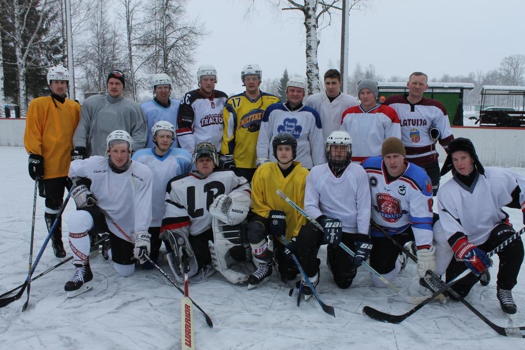 Hokeja turnīrā  piedalās 60 spēlētāji