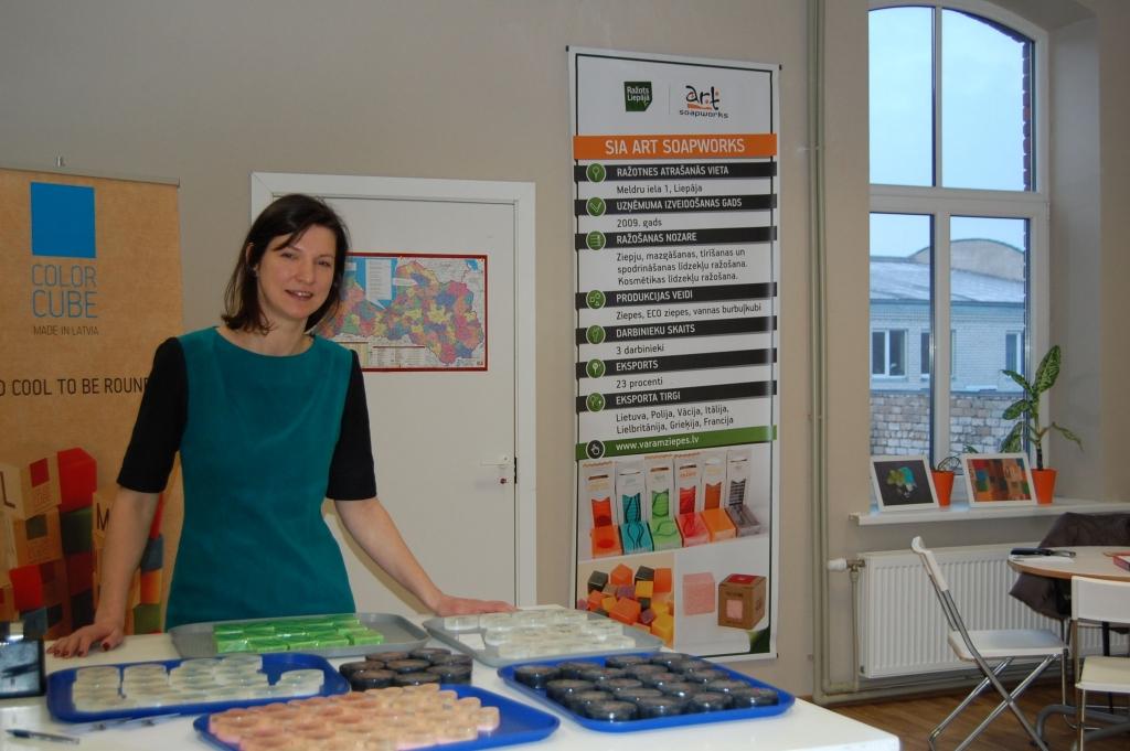 Sekojot idejai: Smaržu un krāsu fantāzijai noārda robežas