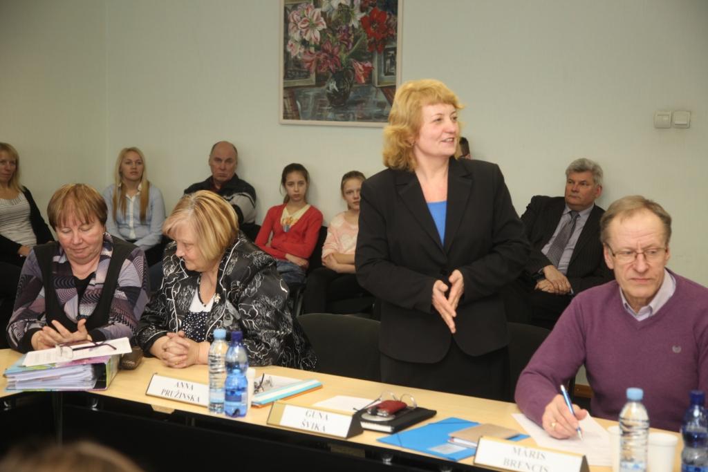 Guna Švika – ārpus  konkurences