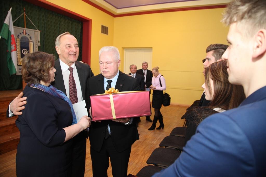 Prezidents iepazīst Gulbeni
