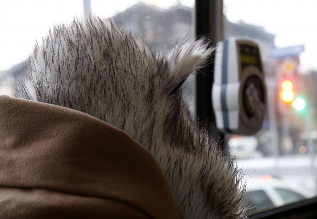 Ušakovs rīdzinieku kartes īpašniekiem sola atlaides sabiedriskā transporta mēnešbiļetēm