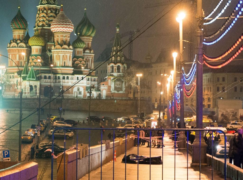 Kremlis Ņemcova slepkavību dēvē par provokāciju, kas Putina reputācijai nekaitēšot