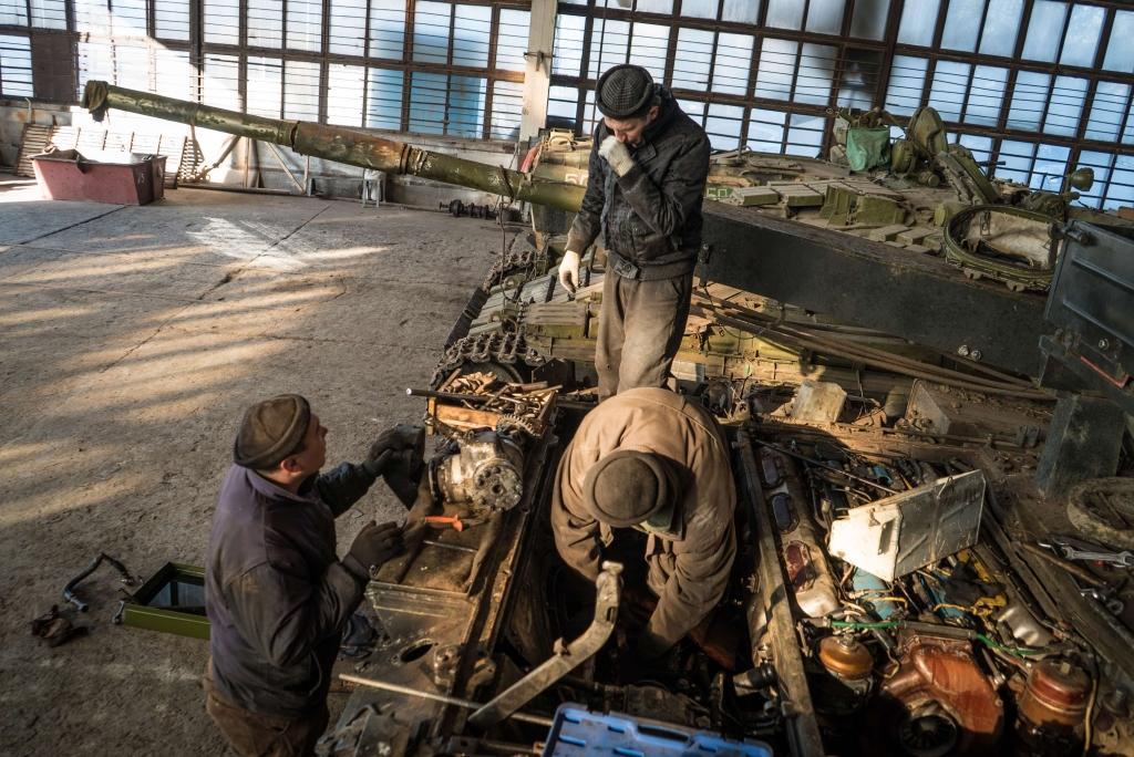 Ukrainas armija paziņo par pilnīgu smagā bruņojuma atvilkšanu