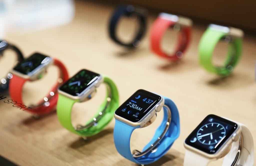 Apple prezentējis viedpulksteni Apple Watch un MacBook datoru