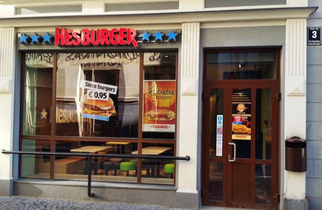 Hesburger restorāna rekonstrukcijā Vecrīgā iegulda 120 tūkstošus eiro