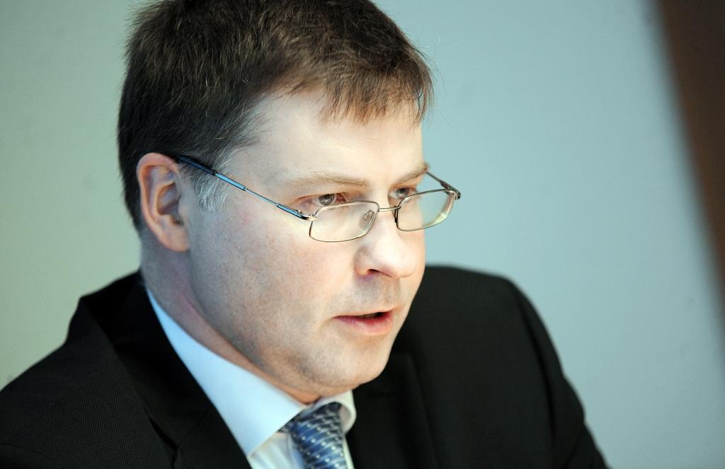 Dombrovska skaidrojumam visi nenotic