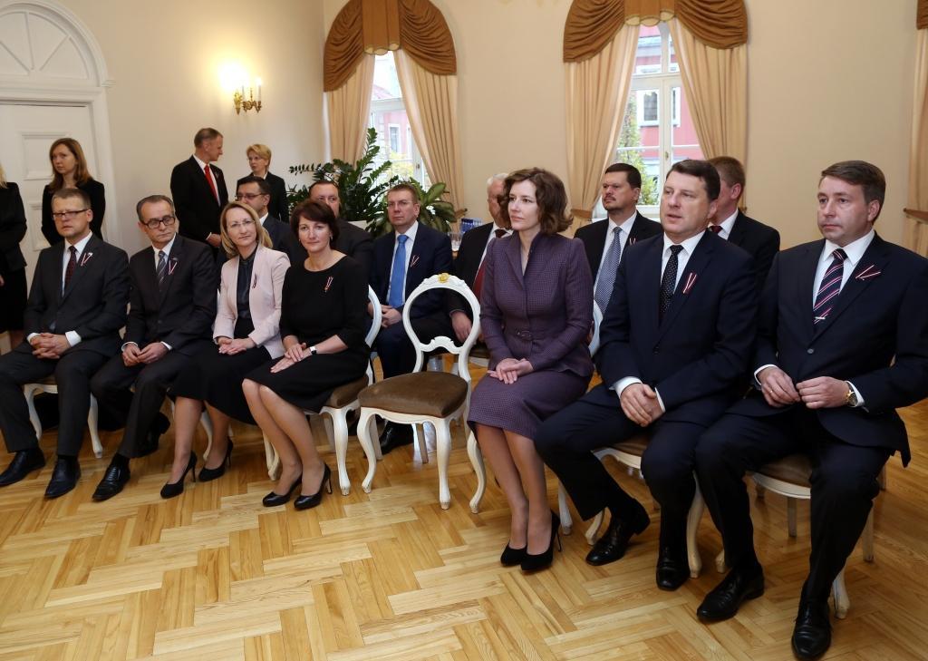 Dienas tēma: Padomdevēji aiz ministru mugurām