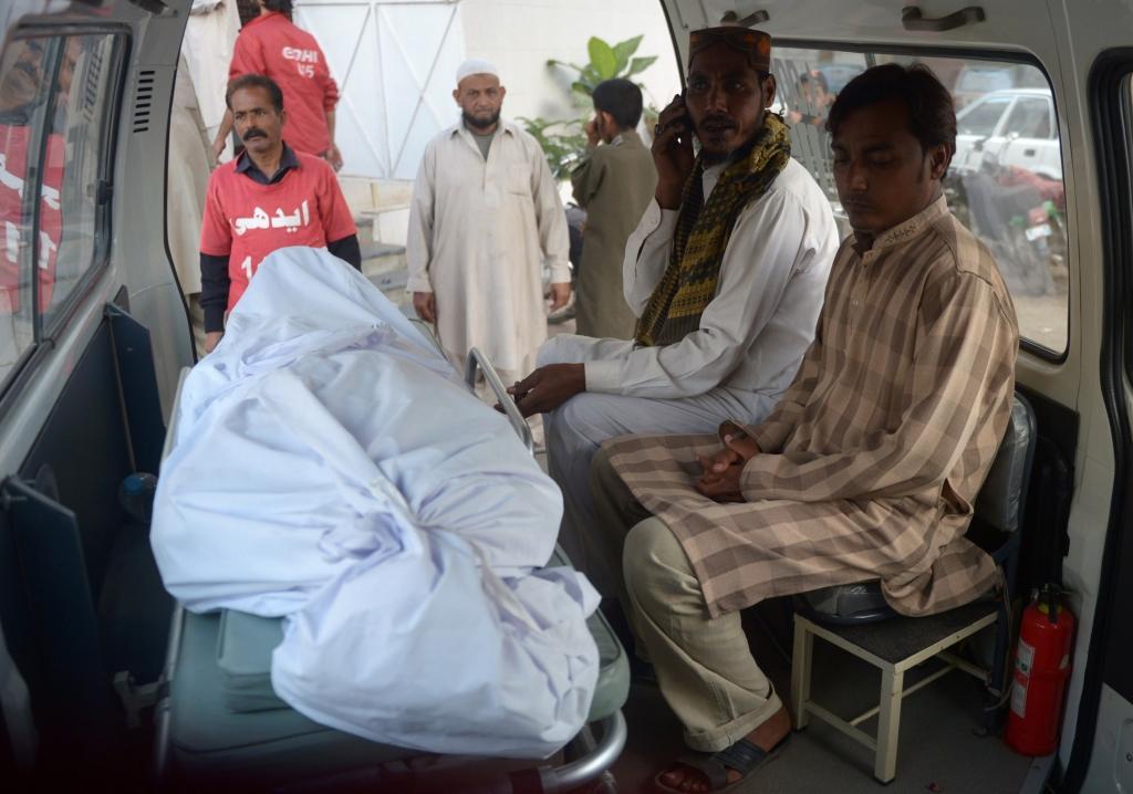 Pakistānā dienas laikā pakar 12 notiesātos