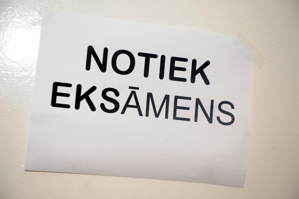 Tehnika pieviļ: Dagdas vidusskolēniem angļu valodas eksāmens jākārto vēlreiz