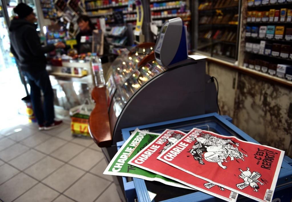 Charlie Hebdo jaunākajā numurā izsmiets Putins