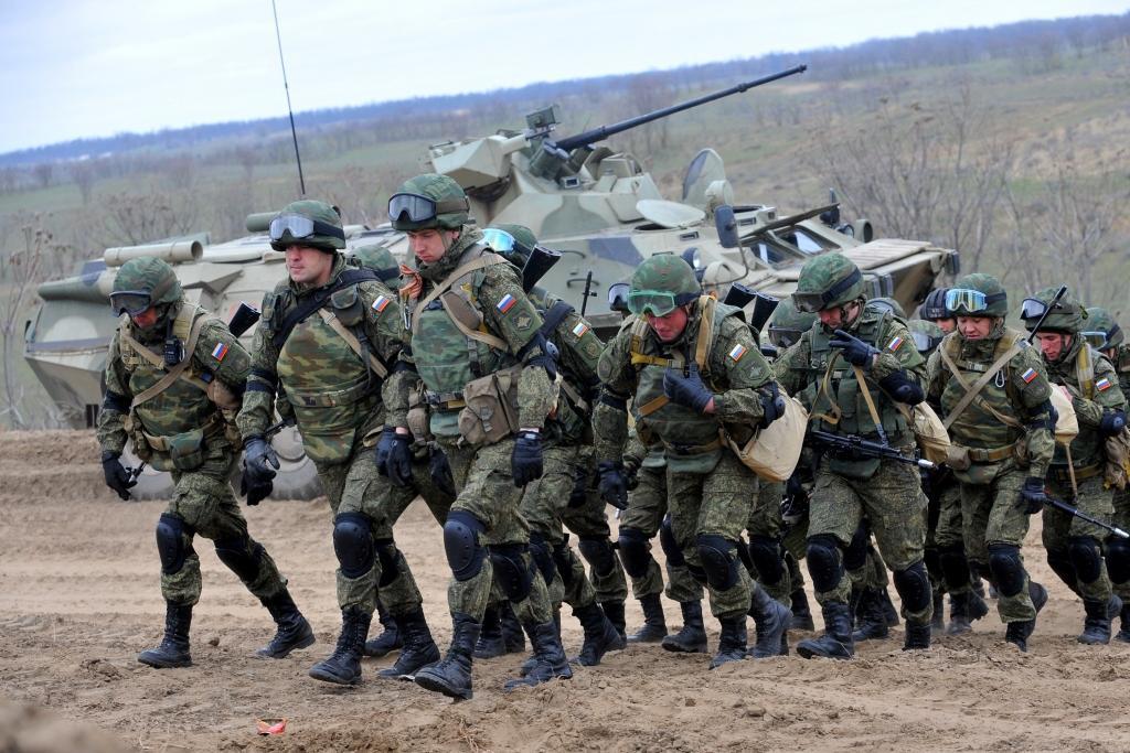 FOTO: Krievija noslēdz vērienīgās militārās mācības