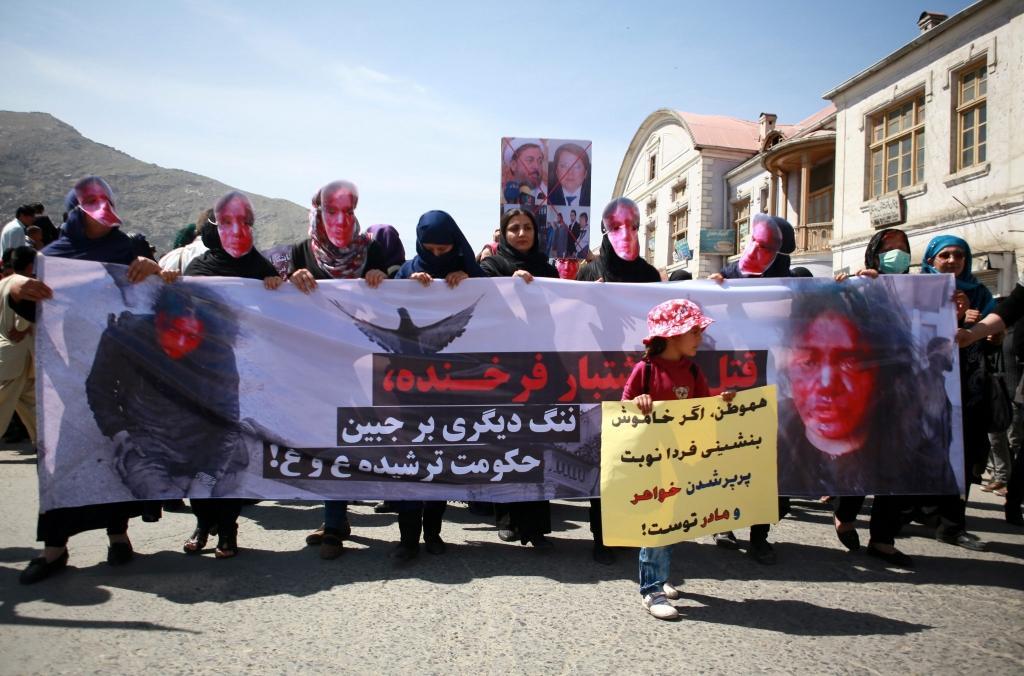 Tūkstošiem cilvēku Kabulā protestē pret sievietes nolinčošanu