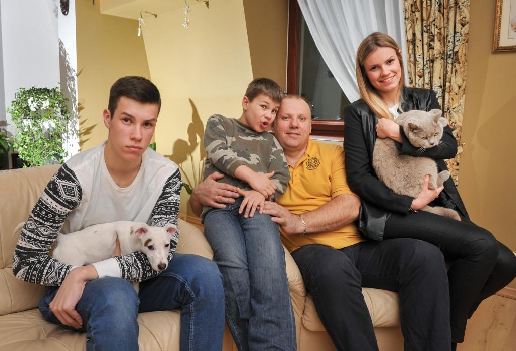 FOTO: Ciemos pie Saeimas deputāta Bergmaņa ģimenes un viņu mīluļiem