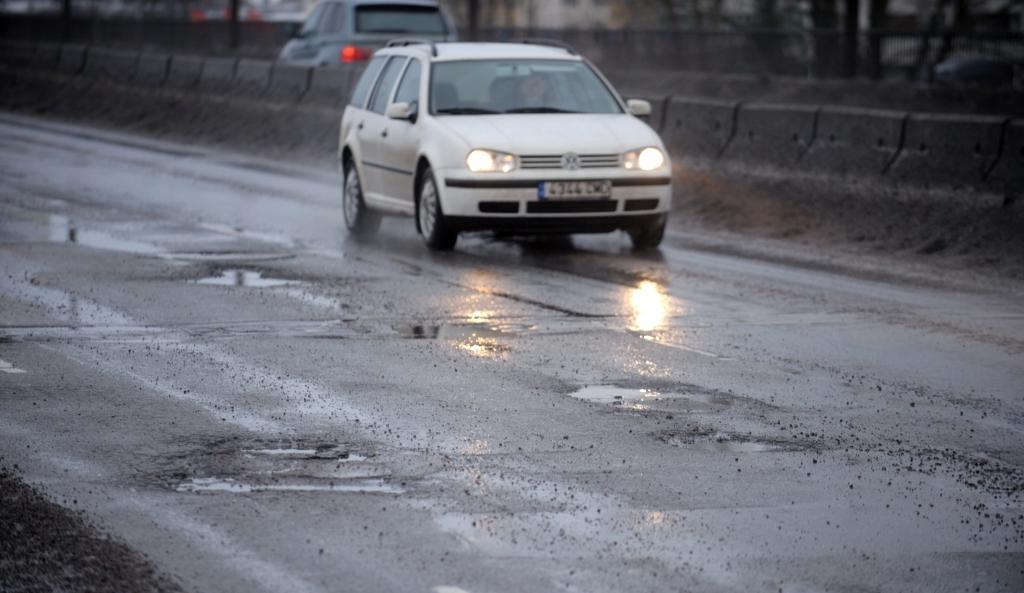 Ceļu un tiltu remontiem ik gadu nepieciešami 400 miljoni eiro