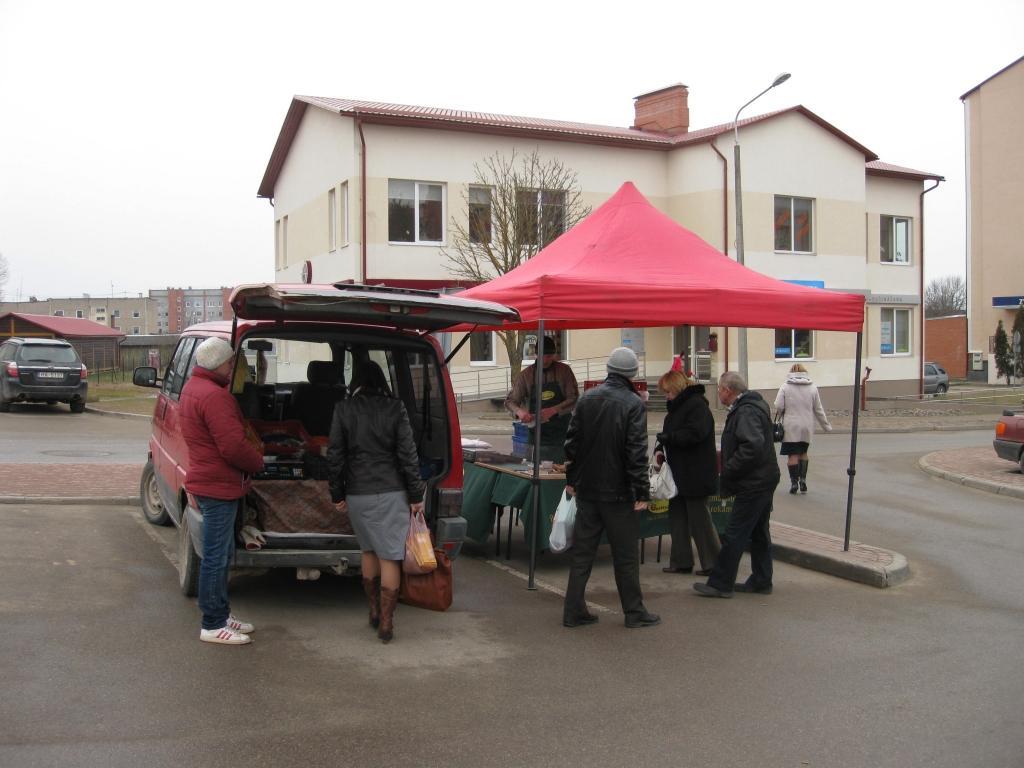 Likvidē ielu tirdzniecību