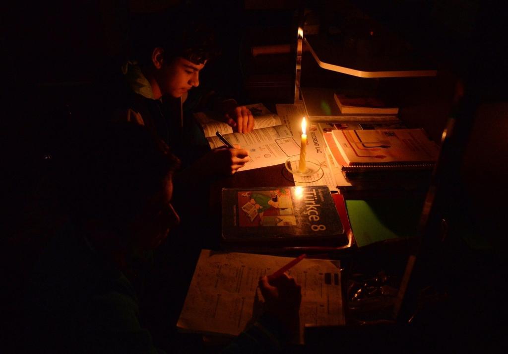 Papildināts - Liela daļa Turcijas palikusi bez elektrības; iestājies haoss
