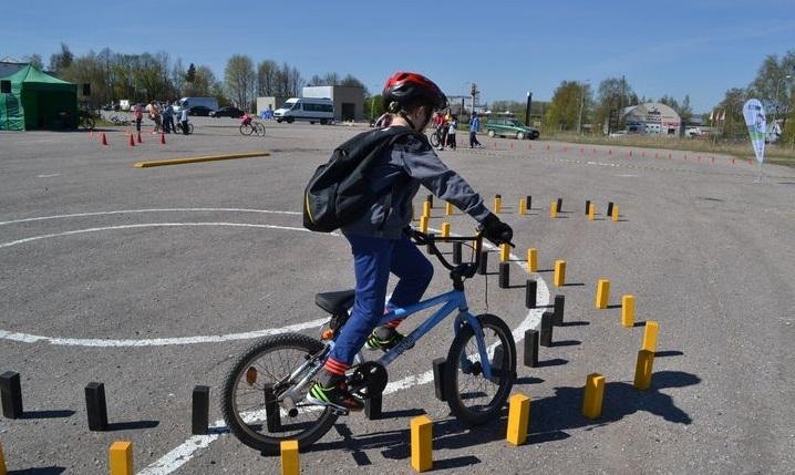 Aicina pieteikties ikgadējām CSDD velosipēdistu sacensībām „Jauno satiksmes dalībnieku forums 2015”