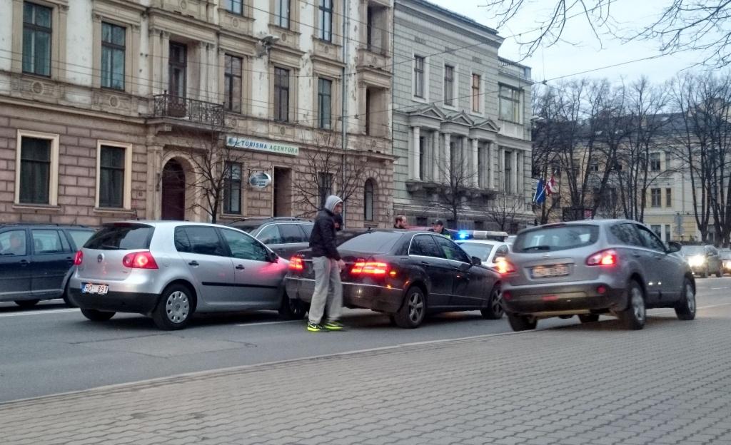 Automašīnas turpmāk apdrošinās bez maksas ☺