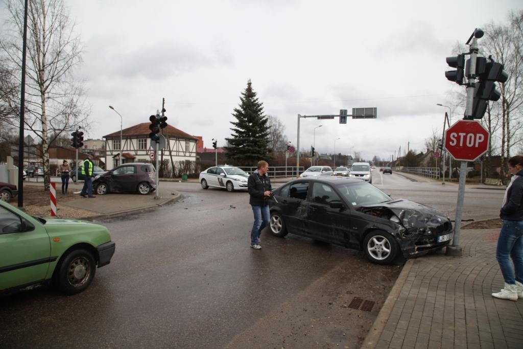 Kāpēc nedarbojas luksofori?