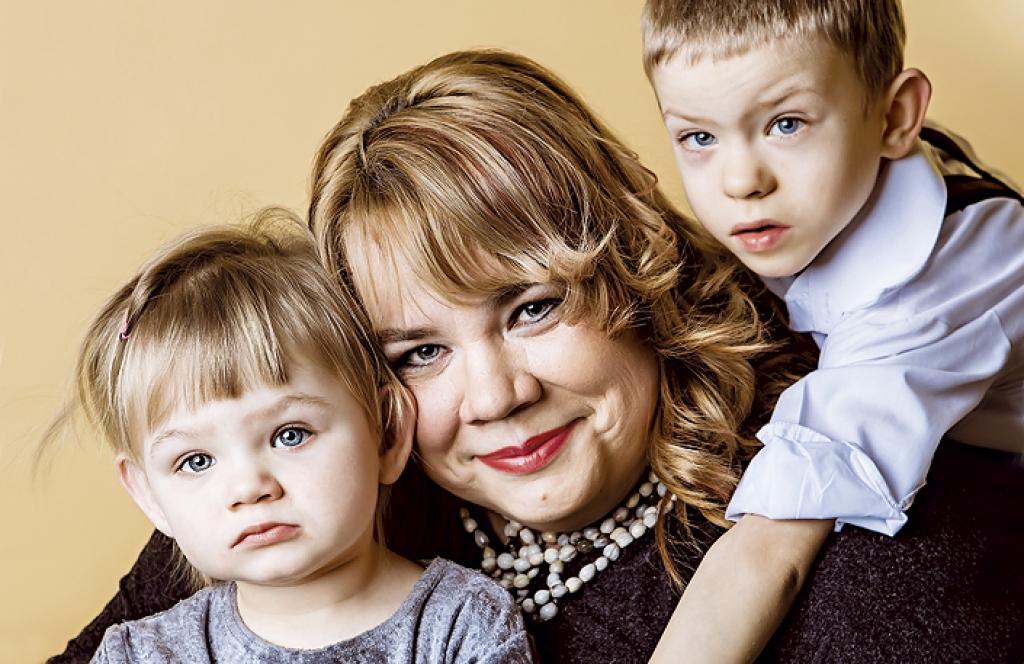 Par kāpšanu mīlestības kalnā. Sieviete, kura viena adoptējusi divus bērnus