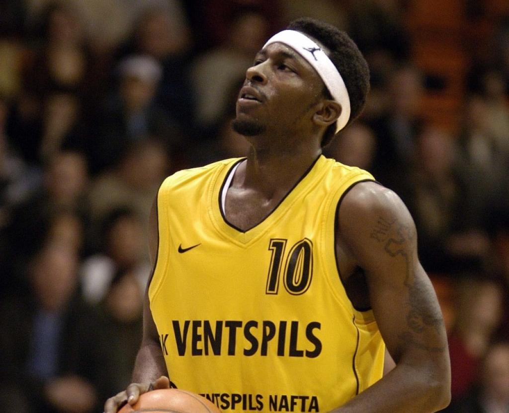 Bijušais Ventspils leģionārs Četmens pieķerts marihuānas lietošanā