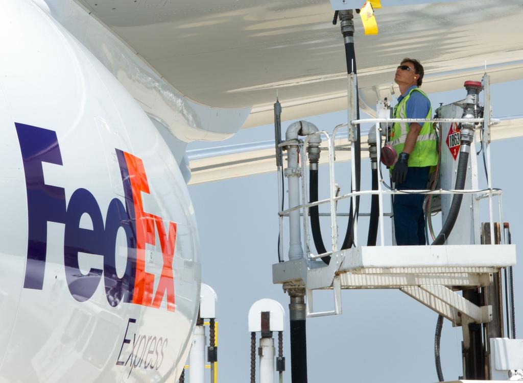 FedEx par 4,4 miljardiem eiro iegādājas TNT Express