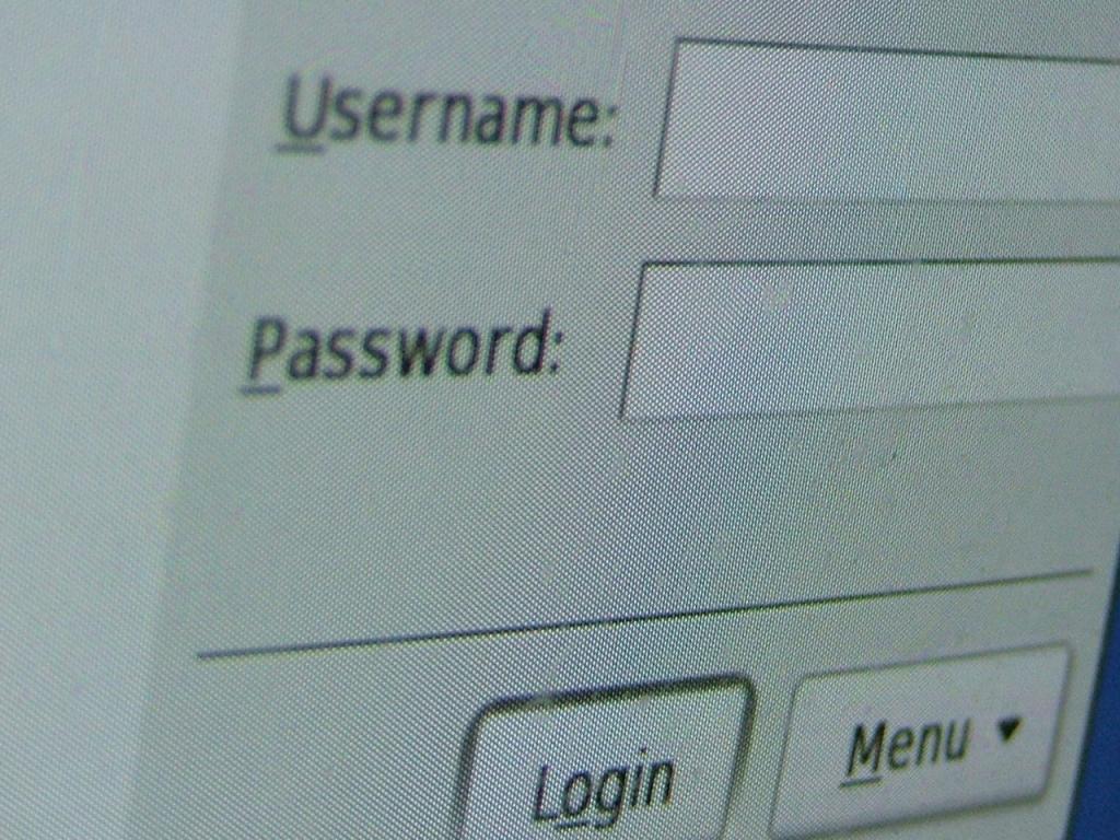 Kā pasargāt savas finanses elektroniskajā vidē?