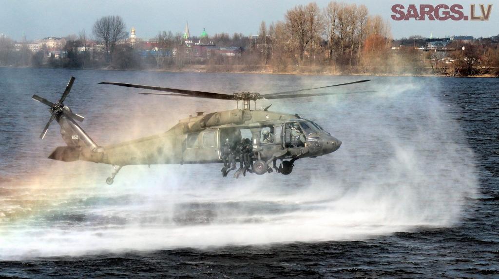 FOTO: Iespaidīgi kadri no Latvijas un ASV specvienību treniņa Rīgā