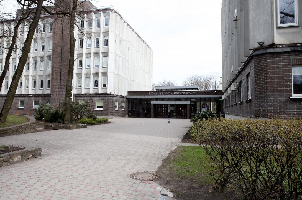 Rīgas Stradiņa universitātē atklāj renovēto korpusu