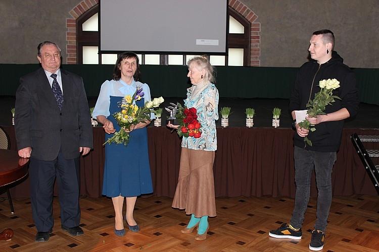 Balvu „Gulbenes novada GODS" saņem Brektes ģimene