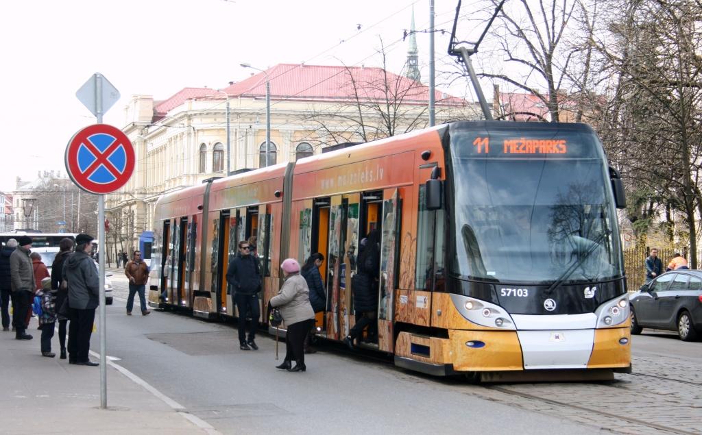 Pēc biļešu cenas paaugstināšanas Rīgas satiksmei par 5% samazinājies pasažieru skaits