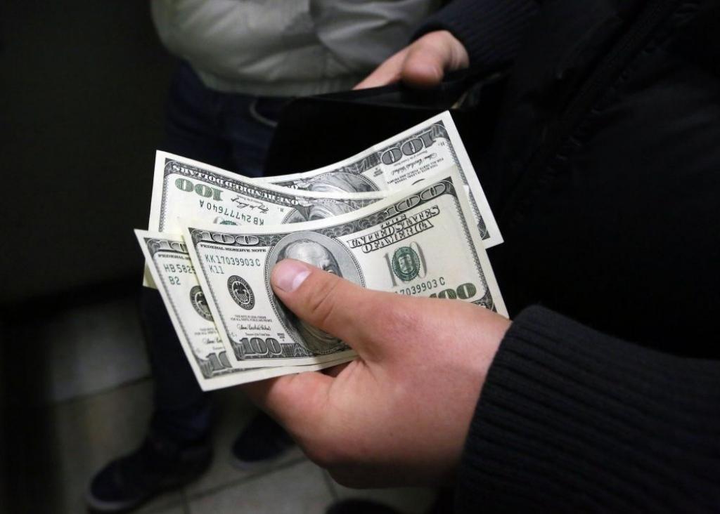 Investors: Dolārs paver peļņas iespējas