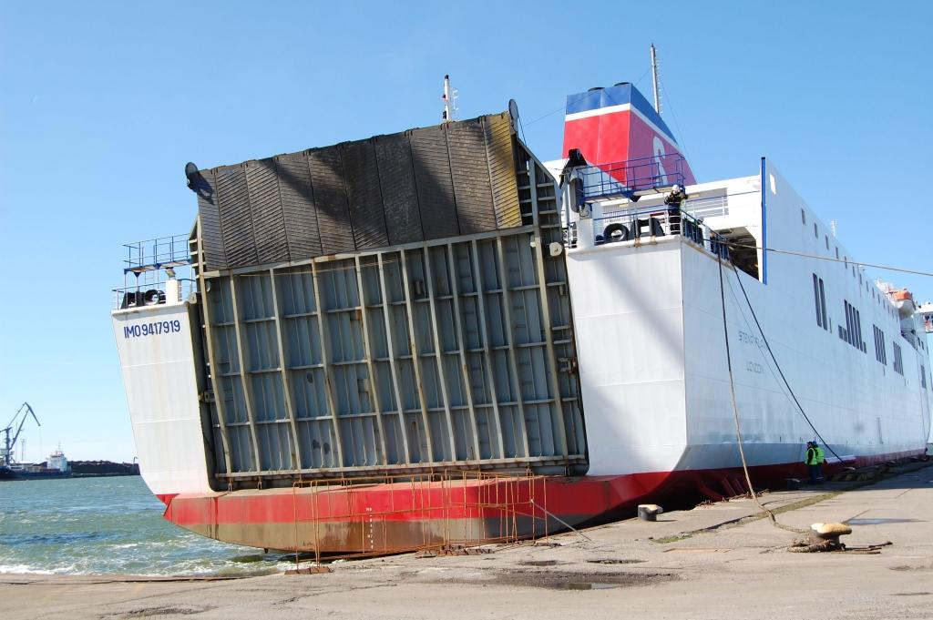 FOTO: Starp Liepāju un Zviedriju sācis kursēt prāmis Stena Flavia