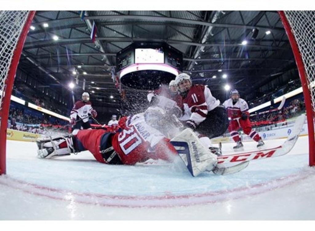 Latvijas U-18 hokejisti nenotur vadību un piekāpjas somiem