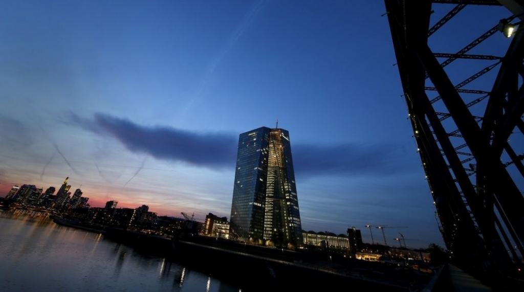 ECB var sākt pirkt uzņēmumu parādzīmes