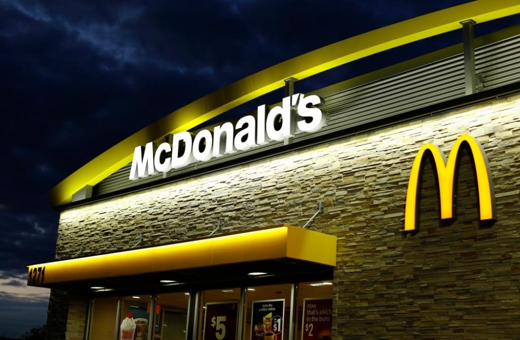 McDonald’s nespēj apturēt ieņēmumu kritumu