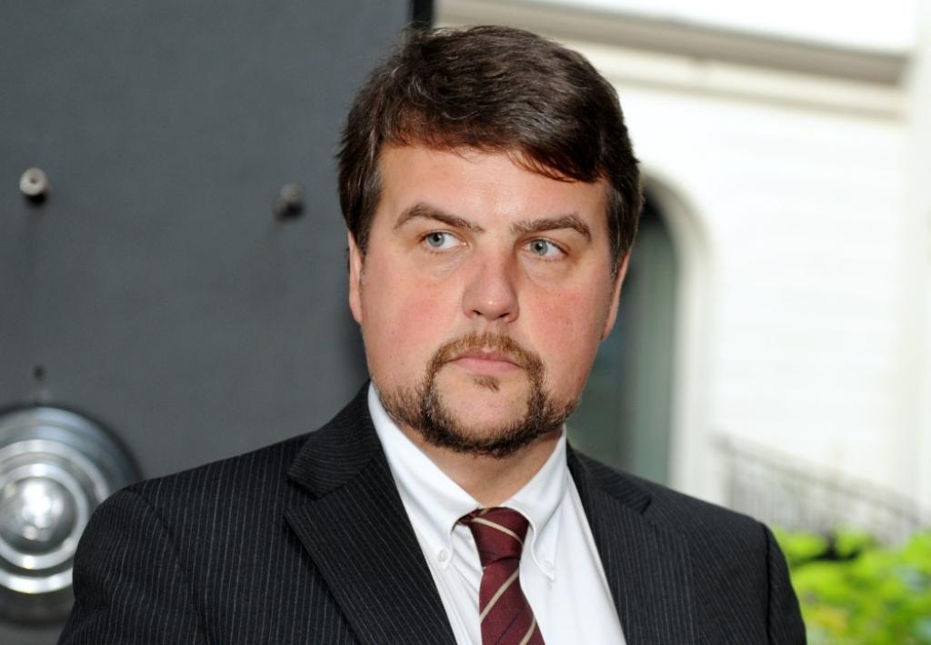 Ījabs: Buldogi zem paklāja cīnās intensīvi
