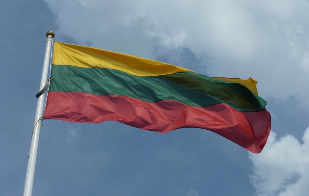 Lietuvas Seima komisija atzīst, ka viendzimuma partnerattiecības atbilst konstitūcijai