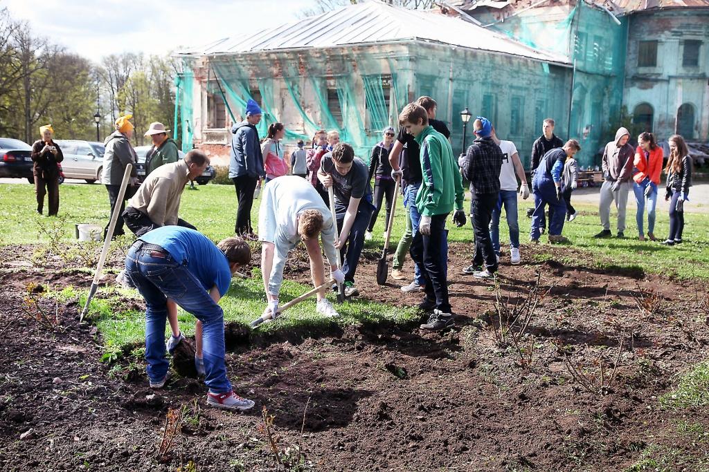 Eiropas dienā sakopj muižas parku