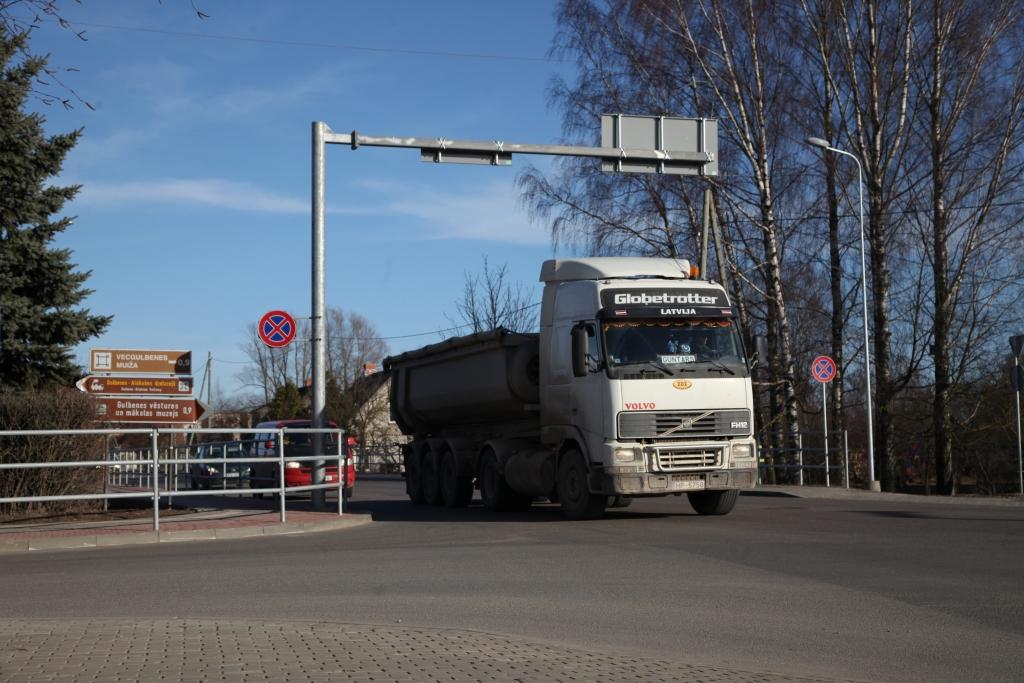 Gulbenes Rīgas un Blaumaņa ielas krustojumā darbojas luksofori