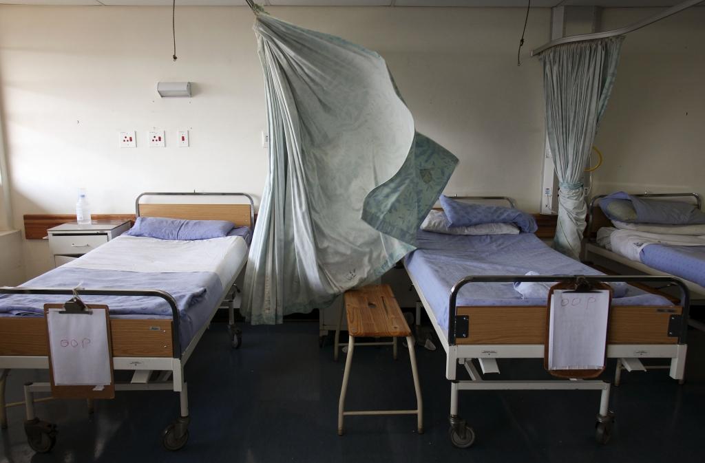 de facto: Jēkabpils slimnīcā pacientus piesien pie gultas, lai "taupītu naudu"