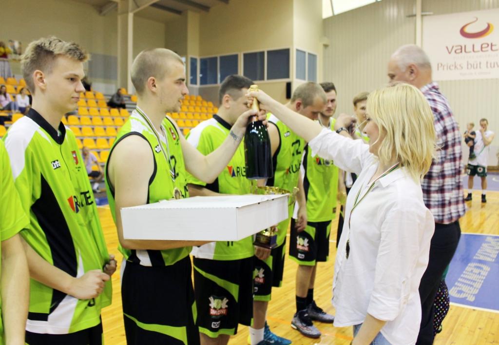Izcīna Čakara kausu